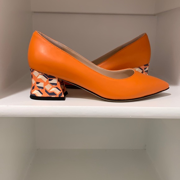 Woman shoes - Picture 1 of 3